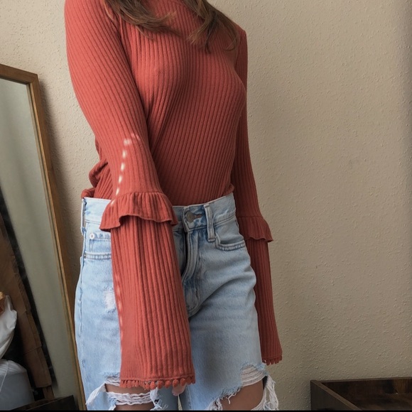 beautiful red top - Picture 3 of 3